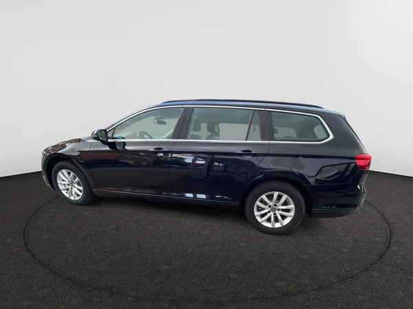 VOLKSWAGEN Passat Variant (2024) — foto 12 van 19