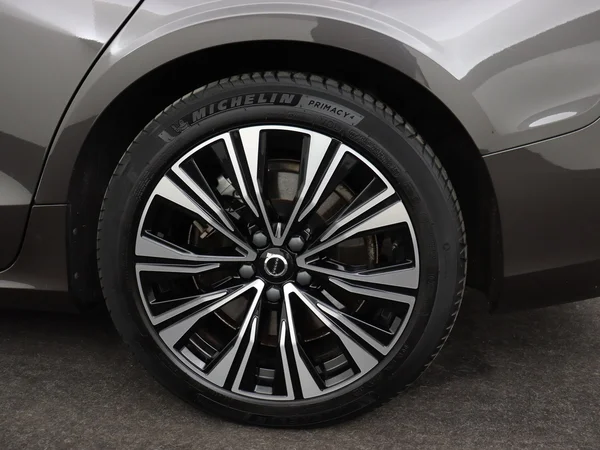 VOLVO V60 (2023) — foto 7 van 35