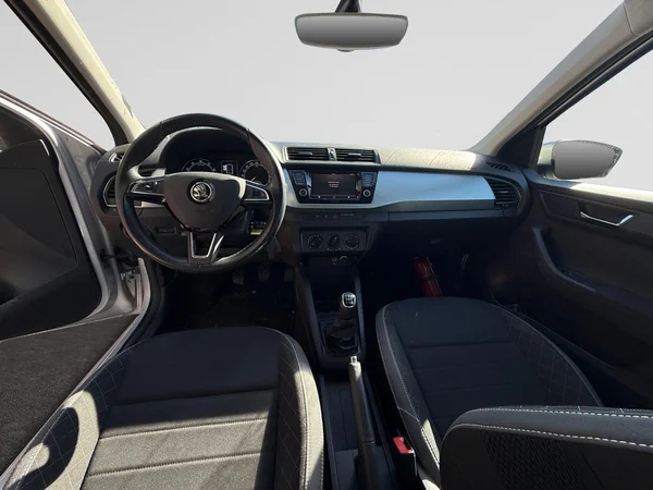 SKODA Fabia Combi (2019) — foto 2 van 24