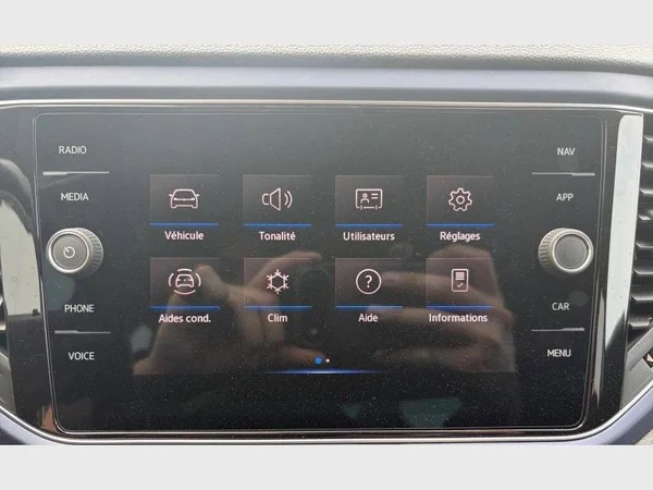 Volkswagen T-Roc (2021) — foto 9 van 23