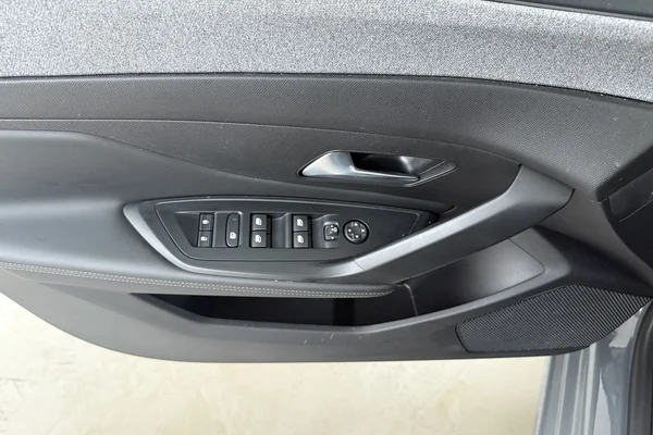 Peugeot 308 SW (2024) — foto 8 van 20