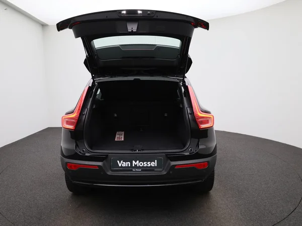 Volvo XC40 (2023) — foto 3 van 41
