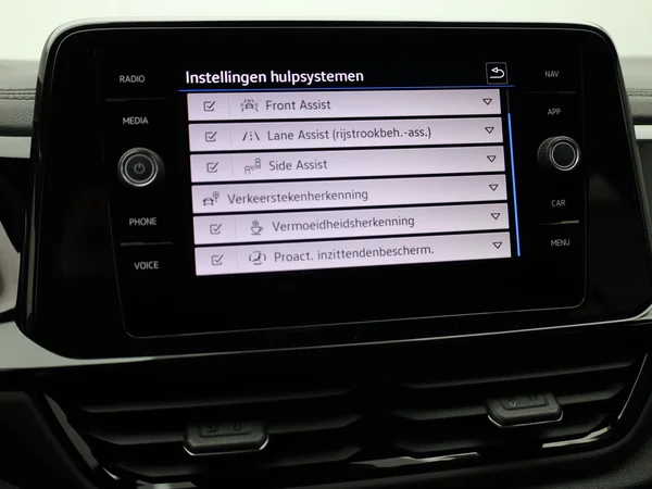 VOLKSWAGEN T-Roc (2023) — foto 13 van 22