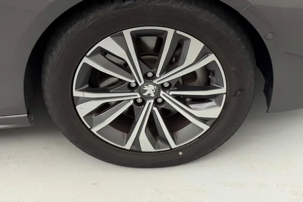 Peugeot 508 PHEV (2021) — foto 25 van 32