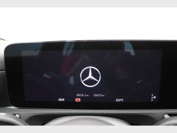 MERCEDES-BENZ A 200 (2024) — foto 6 van 25