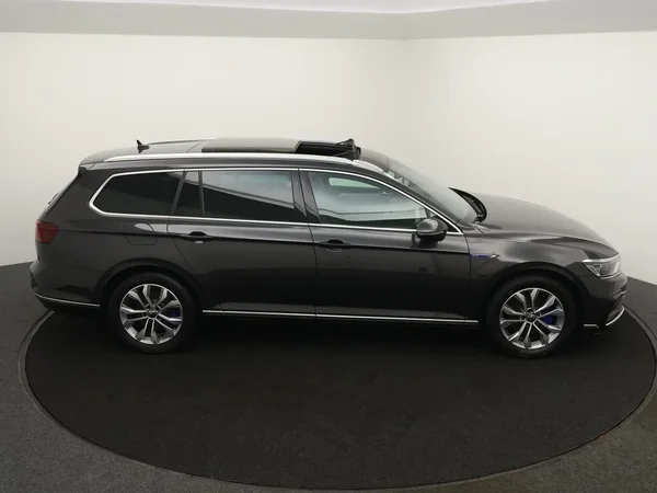 Volkswagen Passat (2022) — foto 2 van 29