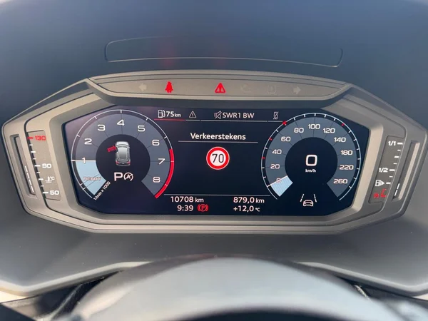 AUDI A1 Allstreet (2025) — foto 8 van 20