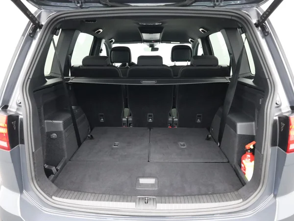 VOLKSWAGEN Touran (2023) — foto 4 van 22