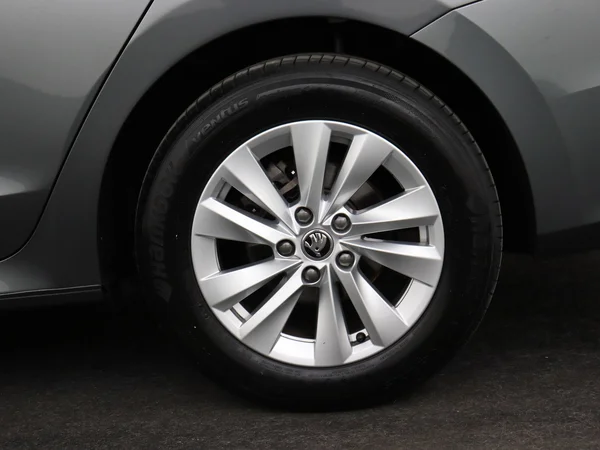 SKODA Octavia Combi (2024) — foto 13 van 18