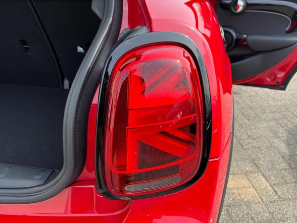 MINI Mini 5 Doors (F55 LCI II) (2022) — foto 13 van 24