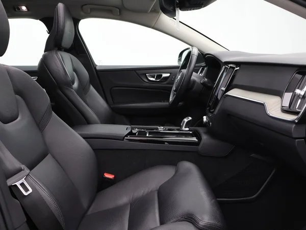 VOLVO V60 (2019) — foto 2 van 27