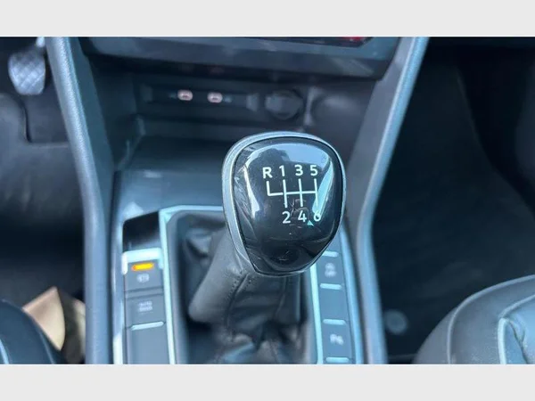 VOLKSWAGEN Tiguan (2022) — foto 19 van 28
