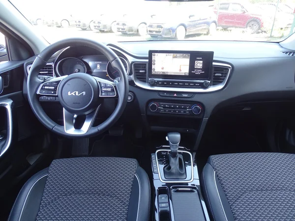 Kia cee'd (2024) — foto 9 van 26