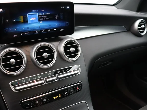 Mercedes-Benz GLC (2021) — foto 4 van 26