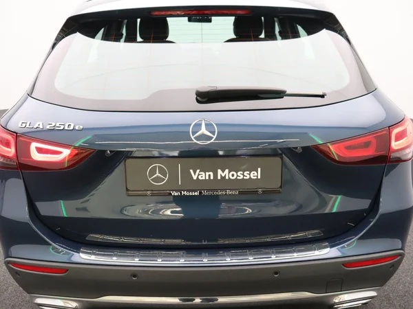 Mercedes-Benz GLA (2022) — foto 11 van 24
