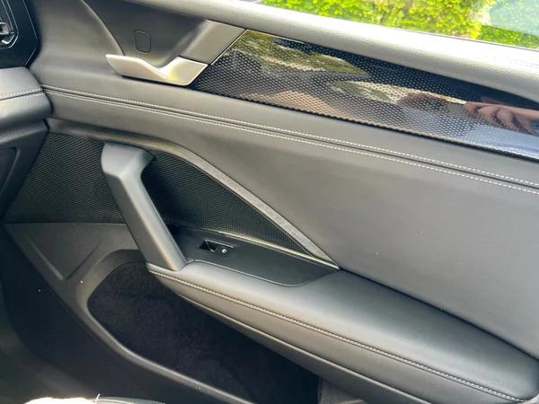 VOLKSWAGEN Tiguan (2025) — foto 13 van 24