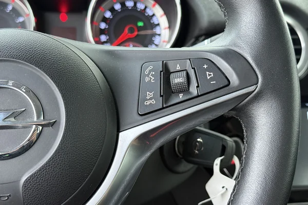 Opel Adam (2019) — foto 6 van 17