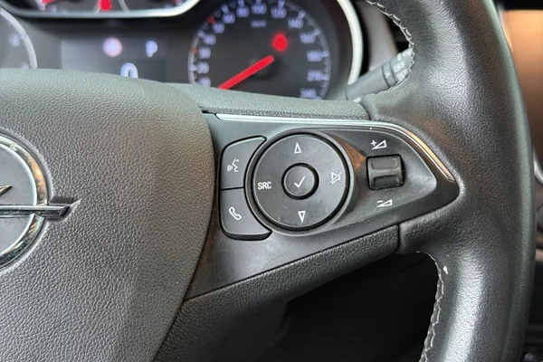 Opel Crossland (2022) — foto 6 van 18