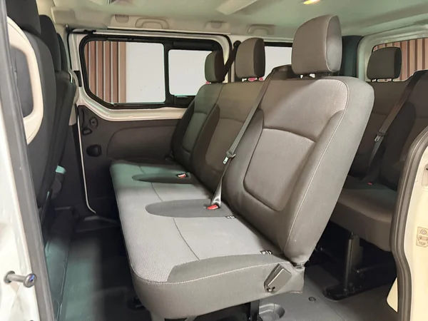 Renault Trafic (2023) — foto 18 van 29