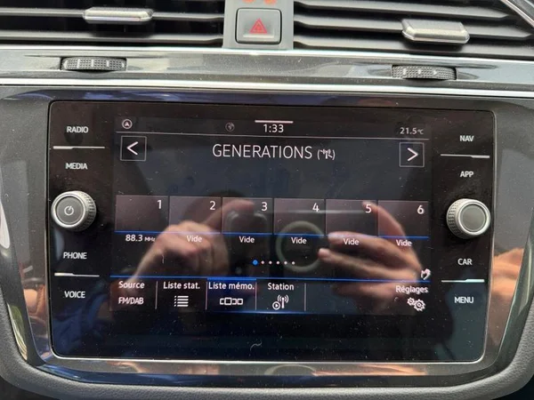 VOLKSWAGEN Tiguan (2021) — foto 8 van 29