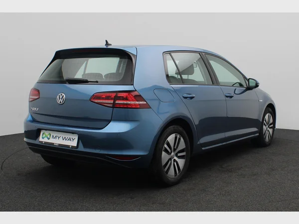 VOLKSWAGEN e-Golf (2016) — foto 12 van 24