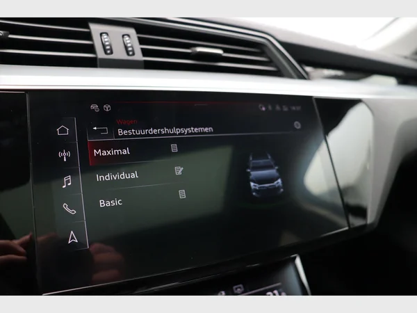 AUDI e-tron (2022) — foto 9 van 35