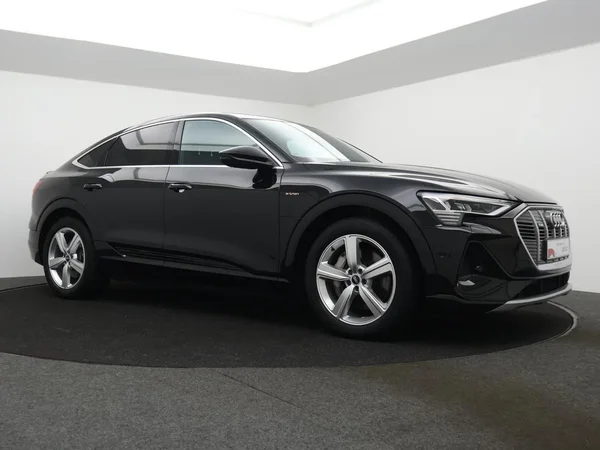 Audi e-tron (2021) — foto 25 van 27