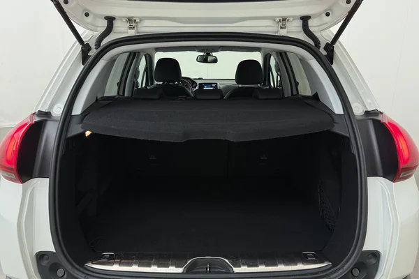 Peugeot 2008 (2019) — foto 16 van 20