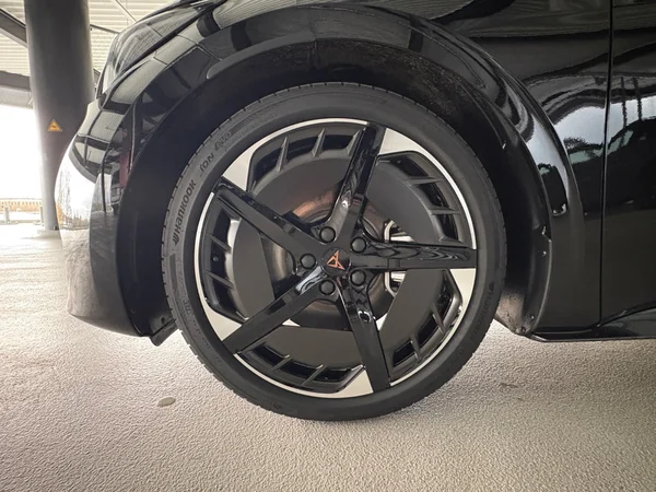 CUPRA Born (2025) — foto 17 van 24