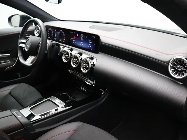 Mercedes-Benz CLA (2025) — foto 25 van 34