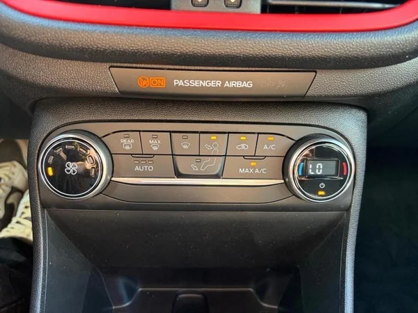 FORD Fiesta (2018) — foto 3 van 4