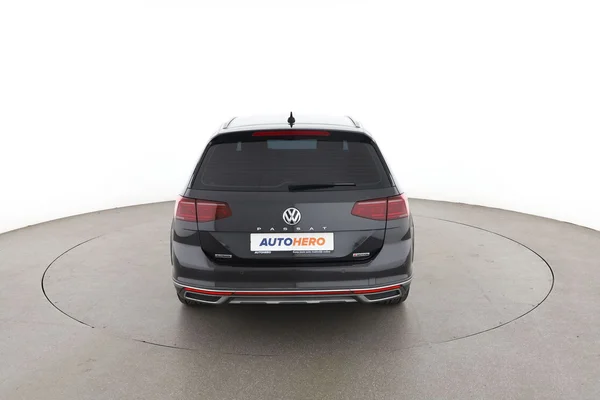 Volkswagen Passat Alltrack (2019) — foto 11 van 16