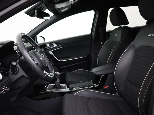 KIA Cee'd (2025) — foto 2 van 28