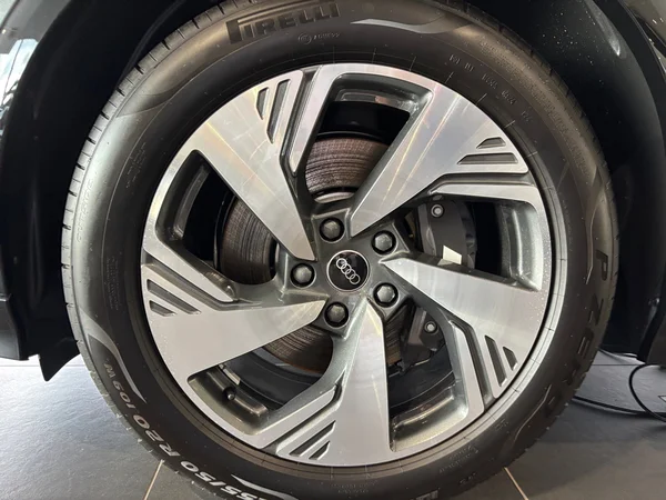 AUDI SQ6 e-tron (2026) — foto 4 van 24