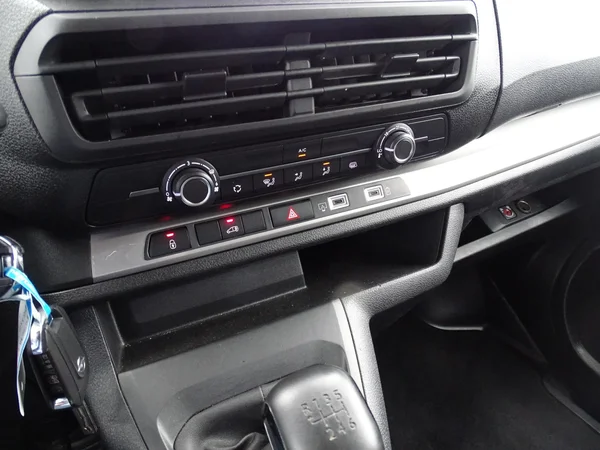 Opel Vivaro (2025) — foto 13 van 22