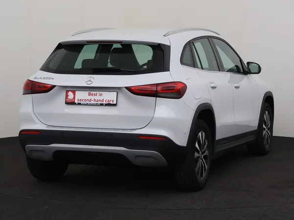 MERCEDES GLA 250 (2022) — foto 23 van 32