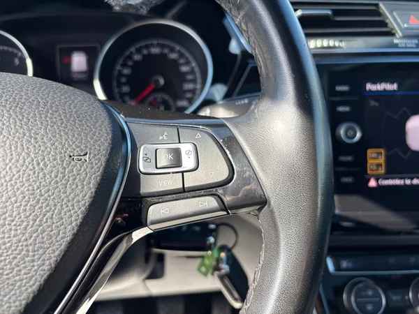 VOLKSWAGEN Touran (2019) — foto 19 van 20
