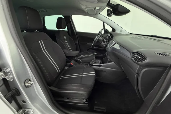 Opel Crossland (2023) — foto 10 van 29