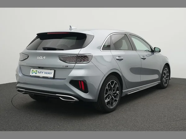 KIA Ceed (2023) — foto 12 van 29