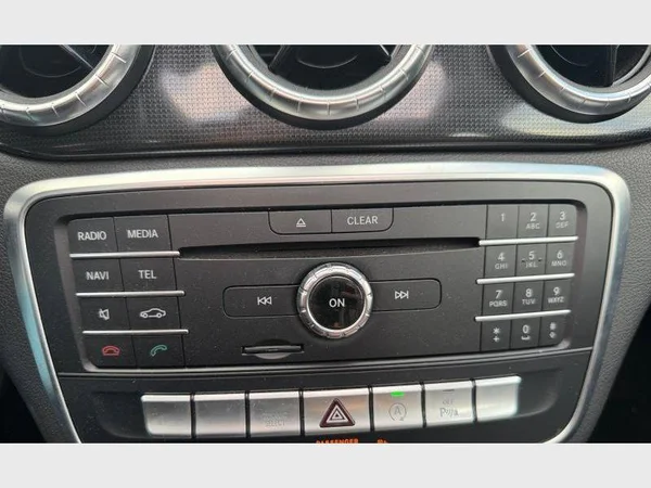 Mercedes-Benz CLA 180 (2019) — foto 18 van 25