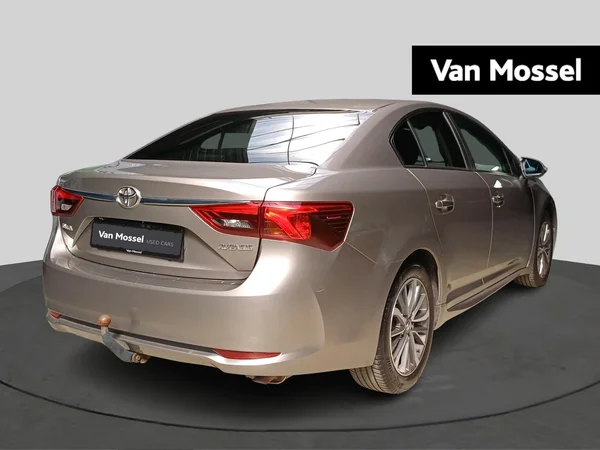 Toyota Avensis (2015) — foto 11 van 16