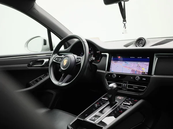Porsche Macan (2022) — foto 42 van 60