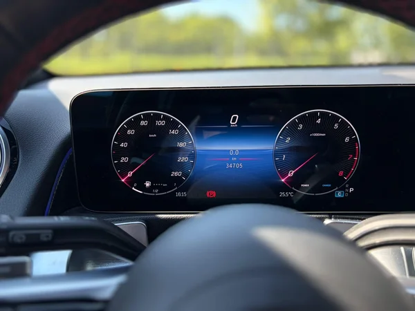 Mercedes-Benz GLB (2024) — foto 5 van 23