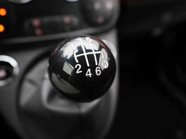 Fiat 500C (2023) — foto 17 van 37