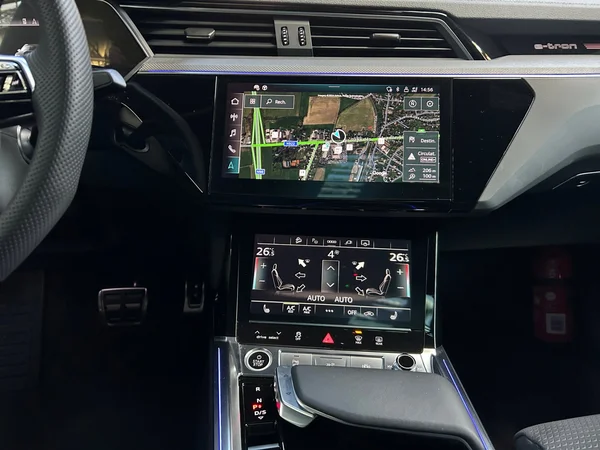 AUDI Q8 e-tron Sportback (2025) — foto 20 van 20