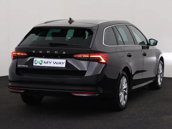 SKODA Octavia Combi (2025) — foto 12 van 19