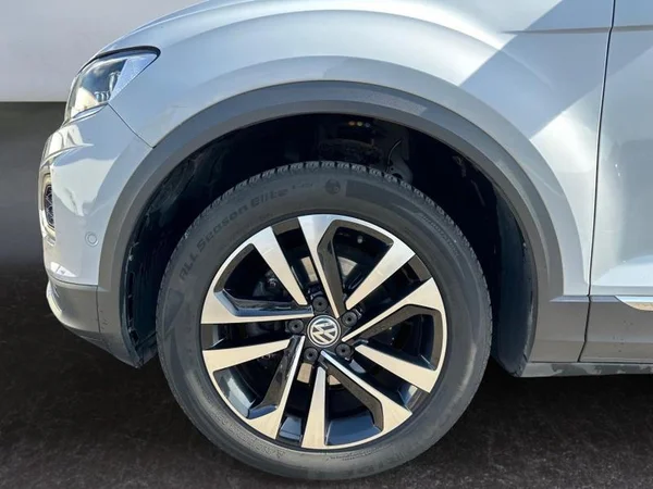 VOLKSWAGEN T-Roc (2019) — foto 2 van 28