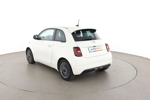 Fiat 500e (2021) — foto 10 van 16