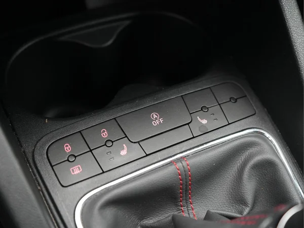 SEAT Ibiza SC (2015) — foto 17 van 28