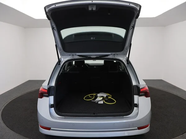 SKODA Octavia Combi PHEV (2023) — foto 22 van 22